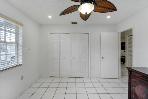 House in Miami, Florida 3 bedrooms, 139.35 sq.m. № 1216525 - photo 29