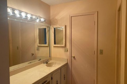 Condo in Delray Beach, Florida, 2 bedrooms  № 1075637 - photo 12