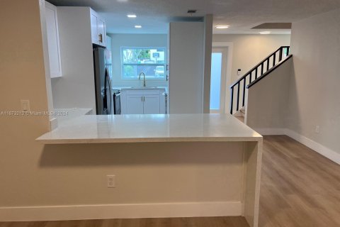 Casa en venta en Miami, Florida, 4 dormitorios, 235.97 m2 № 1399498 - foto 6