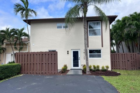 Casa en venta en Miami, Florida, 4 dormitorios, 235.97 m2 № 1399498 - foto 1