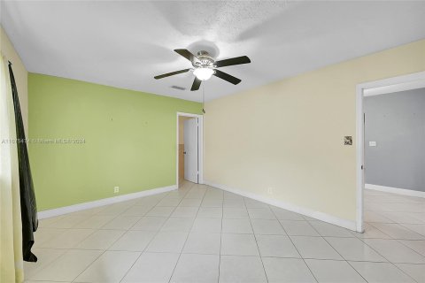 House in Tamarac, Florida 2 bedrooms, 156.26 sq.m. № 1399462 - photo 21