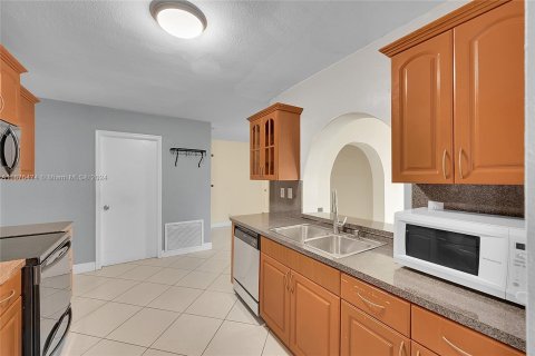 Casa en venta en Tamarac, Florida, 2 dormitorios, 156.26 m2 № 1399462 - foto 16