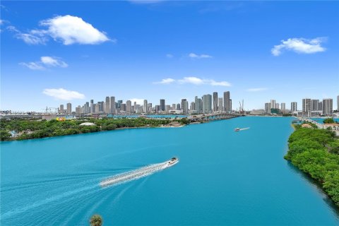 Condominio en venta en Miami, Florida, 1 dormitorio, 95.69 m2 № 1399499 - foto 24