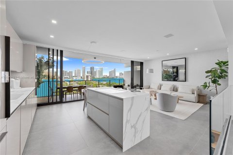 Condominio en venta en Miami, Florida, 1 dormitorio, 95.69 m2 № 1399499 - foto 2