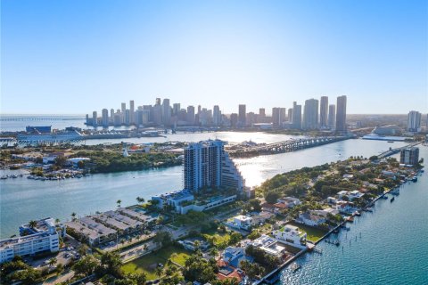 Condo in Miami, Florida, 1 bedroom  № 1399499 - photo 28