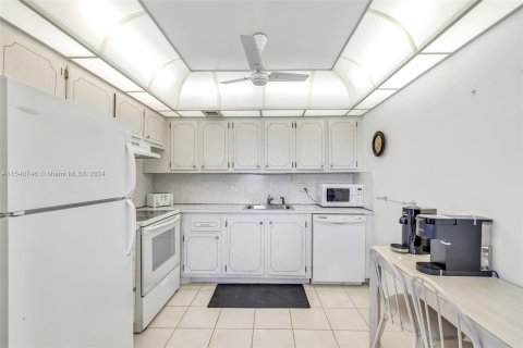 Copropriété à vendre à Deerfield Beach, Floride: 2 chambres, 92.9 m2 № 1040312 - photo 12