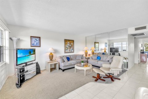 Condo in Deerfield Beach, Florida, 2 bedrooms  № 1040312 - photo 8