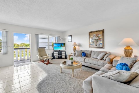 Condo in Deerfield Beach, Florida, 2 bedrooms  № 1040312 - photo 9