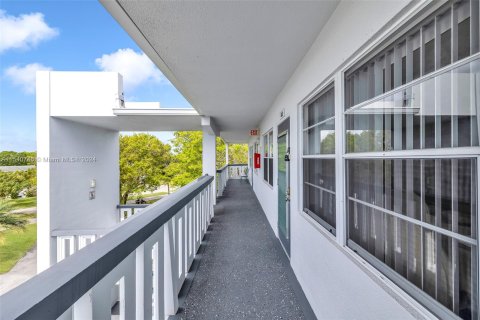 Copropriété à vendre à Deerfield Beach, Floride: 2 chambres, 92.9 m2 № 1040312 - photo 6