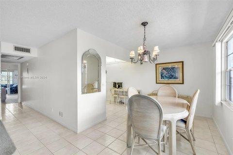 Condo in Deerfield Beach, Florida, 2 bedrooms  № 1040312 - photo 10