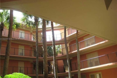 Condo in Miami, Florida, 2 bedrooms  № 1059687 - photo 15