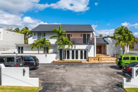 Villa ou maison à vendre à South Miami, Floride: 4 chambres, 360.74 m2 № 1050631 - photo 2