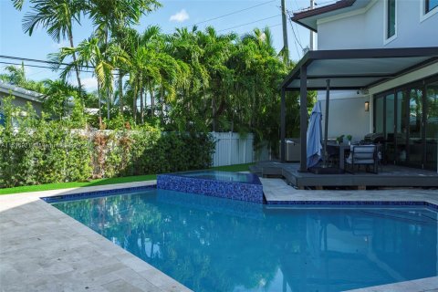 Villa ou maison à vendre à Lauderdale-by-the-Sea, Floride: 8 chambres, 612.04 m2 № 1095305 - photo 20