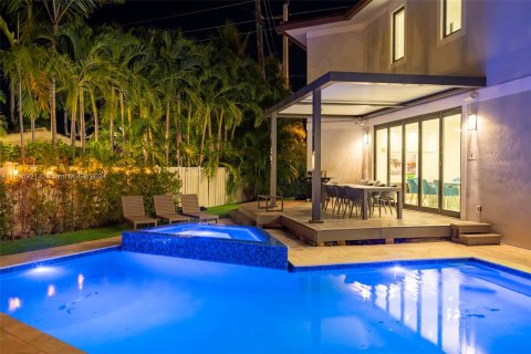 Villa ou maison à vendre à Lauderdale-by-the-Sea, Floride: 8 chambres, 612.04 m2 № 1095305 - photo 8