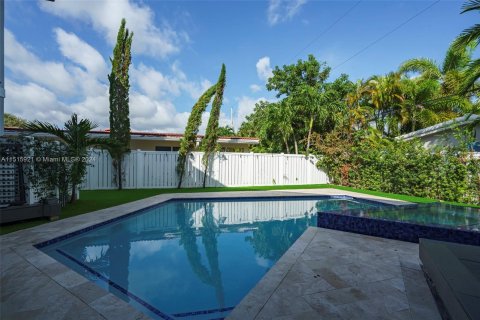 Villa ou maison à vendre à Lauderdale-by-the-Sea, Floride: 8 chambres, 612.04 m2 № 1095305 - photo 18