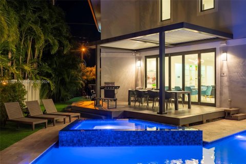 Villa ou maison à vendre à Lauderdale-by-the-Sea, Floride: 8 chambres, 612.04 m2 № 1095305 - photo 17