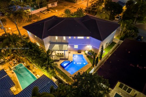 Villa ou maison à vendre à Lauderdale-by-the-Sea, Floride: 8 chambres, 612.04 m2 № 1095305 - photo 4