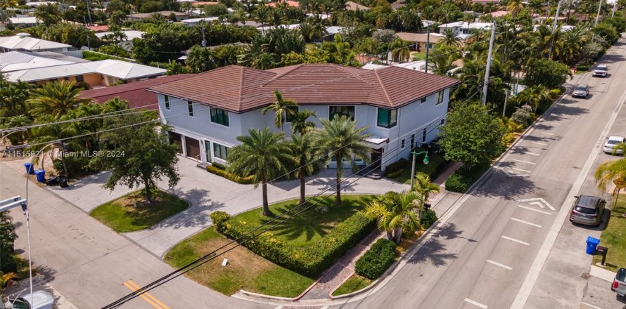 Villa ou maison à Lauderdale-by-the-Sea, Floride 8 chambres, 612.04 m2 № 1095305