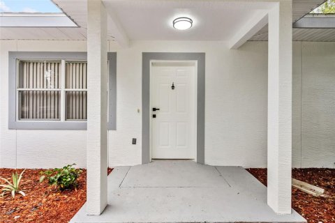 House in Sarasota, Florida 2 bedrooms, 131.18 sq.m. № 1341333 - photo 5