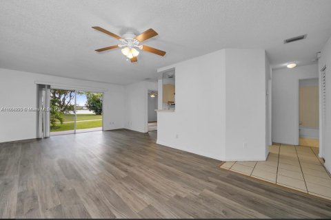 Condo in Oakland Park, Florida, 2 bedrooms  № 1223961 - photo 3