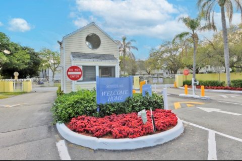 Condo in Oakland Park, Florida, 2 bedrooms  № 1223961 - photo 1