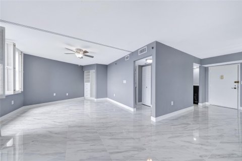 Condominio en venta en Pembroke Pines, Florida, 2 dormitorios, 120.31 m2 № 1226778 - foto 27