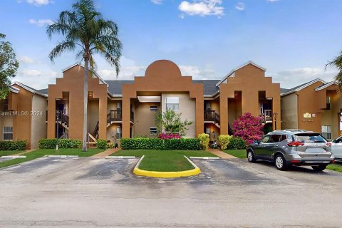 Copropriété à vendre à Pembroke Pines, Floride: 2 chambres, 89.28 m2 № 1216520 - photo 27