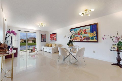 Condominio en venta en Pembroke Pines, Florida, 2 dormitorios, 89.28 m2 № 1216520 - foto 6