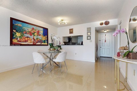 Copropriété à vendre à Pembroke Pines, Floride: 2 chambres, 89.28 m2 № 1216520 - photo 8