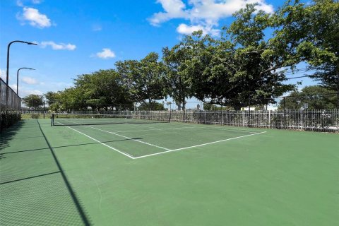 Copropriété à vendre à Pembroke Pines, Floride: 2 chambres, 89.28 m2 № 1216520 - photo 29