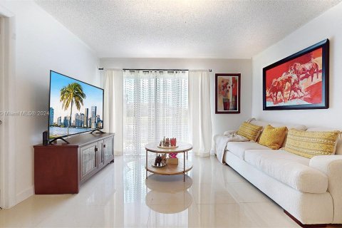 Condominio en venta en Pembroke Pines, Florida, 2 dormitorios, 89.28 m2 № 1216520 - foto 3