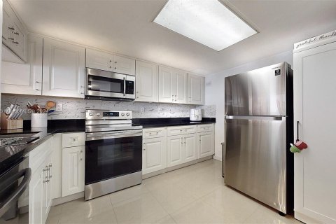 Copropriété à vendre à Pembroke Pines, Floride: 2 chambres, 89.28 m2 № 1216520 - photo 10