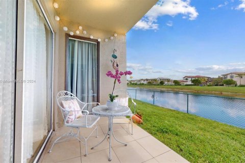 Copropriété à vendre à Pembroke Pines, Floride: 2 chambres, 89.28 m2 № 1216520 - photo 20