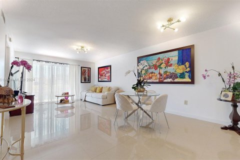 Copropriété à vendre à Pembroke Pines, Floride: 2 chambres, 89.28 m2 № 1216520 - photo 5