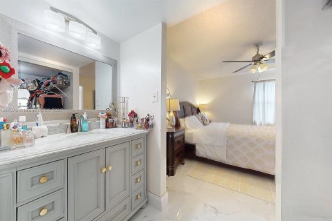 Copropriété à vendre à Pembroke Pines, Floride: 2 chambres, 89.28 m2 № 1216520 - photo 13