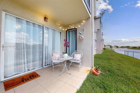 Copropriété à vendre à Pembroke Pines, Floride: 2 chambres, 89.28 m2 № 1216520 - photo 19