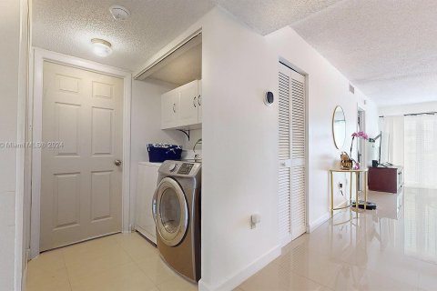 Copropriété à vendre à Pembroke Pines, Floride: 2 chambres, 89.28 m2 № 1216520 - photo 18