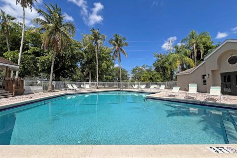 Copropriété à vendre à Pembroke Pines, Floride: 2 chambres, 89.28 m2 № 1216520 - photo 30