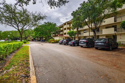 Condo in Coconut Creek, Florida, 2 bedrooms  № 1228770 - photo 10