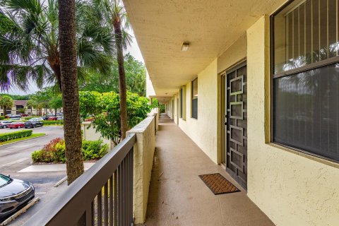 Condo in Coconut Creek, Florida, 2 bedrooms  № 1228770 - photo 5