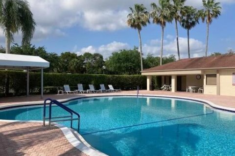 Condo in Coconut Creek, Florida, 2 bedrooms  № 1228770 - photo 2