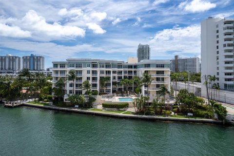 Condominio en venta en Miami Beach, Florida, 2 dormitorios, 146.79 m2 № 1225066 - foto 17