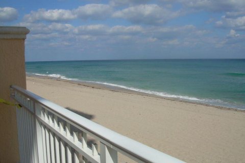 Condo in Highland Beach, Florida, 2 bedrooms  № 1226893 - photo 17