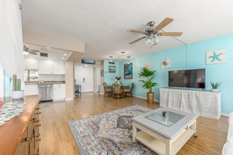 Condo in Stuart, Florida, 2 bedrooms  № 1081363 - photo 16