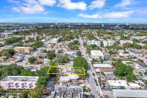 Commercial property in Miami, Florida 284 sq.m. № 1072902 - photo 4