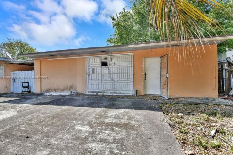 Commercial property in Miami, Florida 284 sq.m. № 1072902 - photo 23