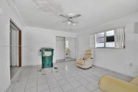 Commercial property in Miami, Florida 284 sq.m. № 1072902 - photo 29