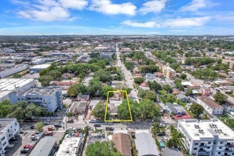 Commercial property in Miami, Florida 284 sq.m. № 1072902 - photo 6