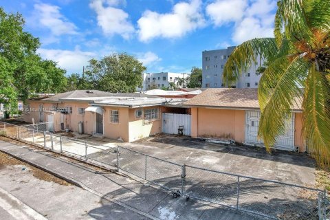 Commercial property in Miami, Florida 284 sq.m. № 1072902 - photo 13