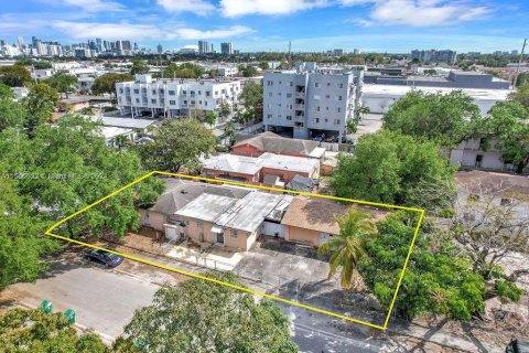 Commercial property in Miami, Florida 284 sq.m. № 1072902 - photo 1